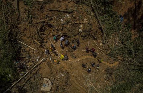 Veja fotos da tragédia em São Sebastião 20 02 2023 Cotidiano