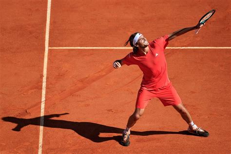 Tennis Stefanos Tsitsipas élimine Jannik Sinner et se qualifie pour