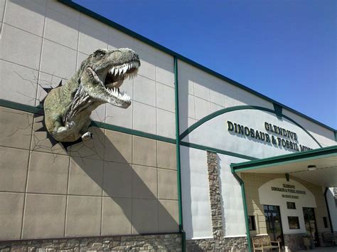 Glendive Dinosaur & Fossil Museum - I'm Just Walkin'