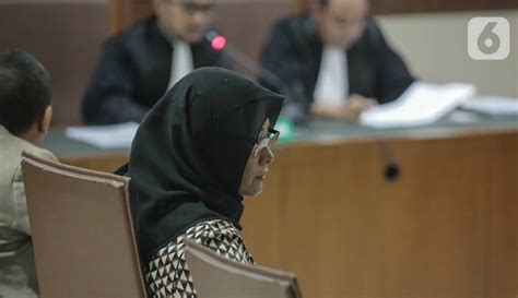 Foto Mirawati Basri Jalani Sidang Dakwaan Suap Impor Bawang Putih