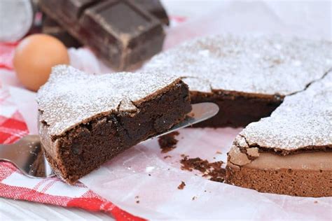 Torta Tenerina Al Cioccolato Dolce Tipico Ferrarese Tuorlo Rosso