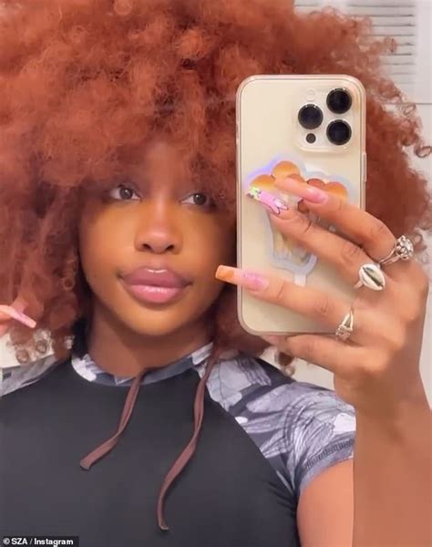 Sza Wows In Pink And White Patterned Bikini As She Frolics With