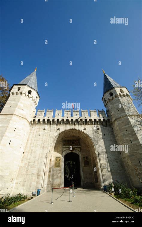 Istanbul Turkey T Rkiye The Fortified Main Gate Of The Topkapi