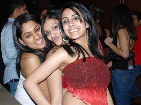 Indians Pakis Desi Chicks Partying ZB Porn
