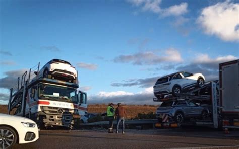 Hasta Veh Culos Implicados En Un Accidente En La A Que Deja Ocho