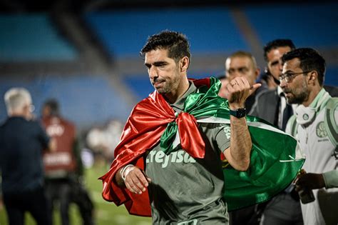 Bicampeão da Libertadores Abel Ferreira é eleito o melhor técnico das