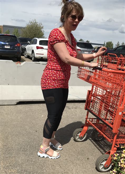 Huge Tits Trophy Wife Outside Home Depot Spandex Leggings Yoga Pants Forum
