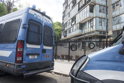 Latina Enne Violentata Dopo Un Pugno Al Fidanzato LaPresse