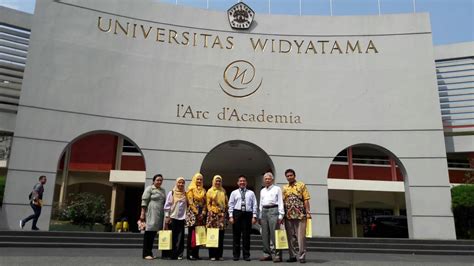 Benchmarking Sekolah Tinggi Farmasi Bandung Ke Universitas Widyatama