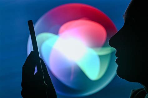 Apple Likely Rolling Out Best Siri AI Features in 2025: Report ...