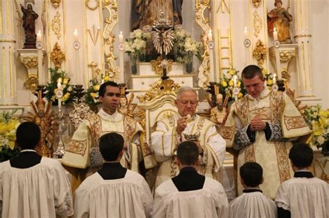 Catholicvs El Arzobispo Castrense De Brasil Oficia La Solemne Santa