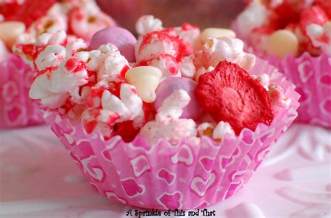 A Sprinkle of This and That: Strawberry Popcorn Snack Mix