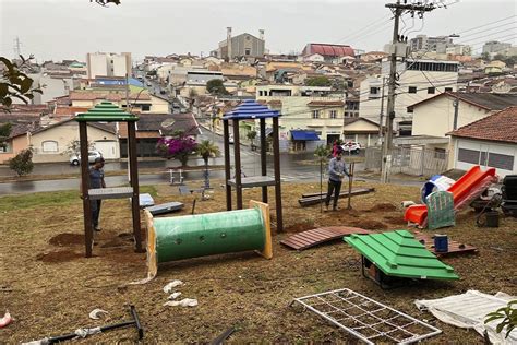 Prefeitura Instala Novos Parquinhos Infantis Pela Cidade Em Pouso