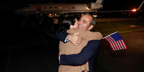 Us Prisoners Freed From Iran Make Emotional Return Home After Swap Deal