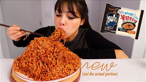 New Spicy Fire Noodle And Samyang Hamburgers 먹방 Mukbang Youtube In 2021 Mukbang Spicy Spicy