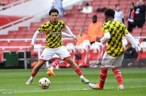 Ethan Nwaneri Of Arsenal Warms Up Prior To The Fa Youth Cup Final