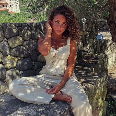 7 Hot Sexy Emelie Battah Bikini Pics