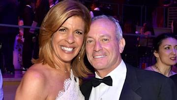 Today's Hoda Kotb sparks reaction with gorgeous wedding photos from ...