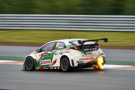 2016 WTCC Honda Civic Type R At Moscow Raceway With Driver Tiago Monteiro