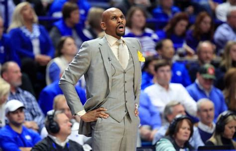 Look Jerry Stackhouse Reacts To Beating John Calipari Kentucky The Spun