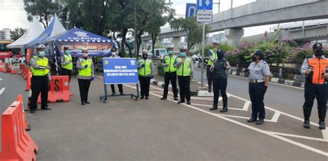 Nekat Mudik Lewat Jalan Tol Lebih Kendaraan Dipaksa Putar Balik