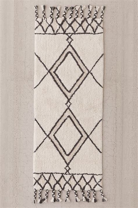 Southwest Runner Bath Mat In Bathroom Rugs Urban Outfitters