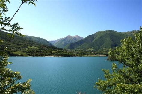 Cosa Vedere E Cosa Fare A Fiastra Il Borgo Marchigiano Immerso Nella