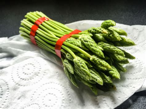 Asperges Sauvages En Brouillade Recette Par Lutsubo