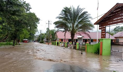 Banjir Bandang Di Sumbawa Dan Sumatera Barat Mengapa Terus Berulang