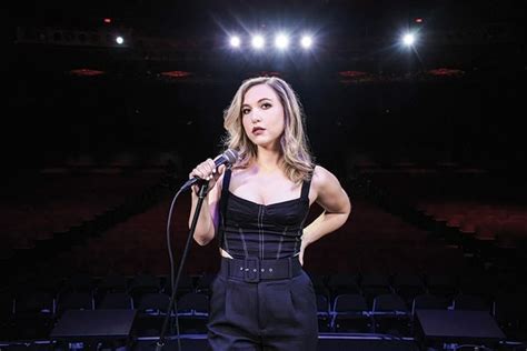 Comedian Taylor Tomlinson Gets Personal Onstage in Indio