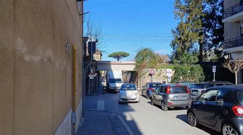 Piano Di Sorrento Ancora Camion Bloccato Sotto Il Ponte Della