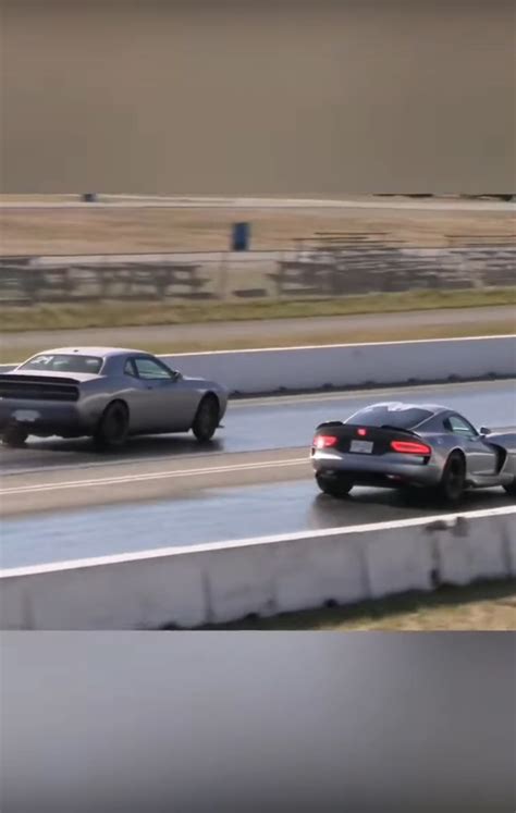 Dodge Viper Drag Races Challenger Hellcat What The Hell Happened Autoevolution