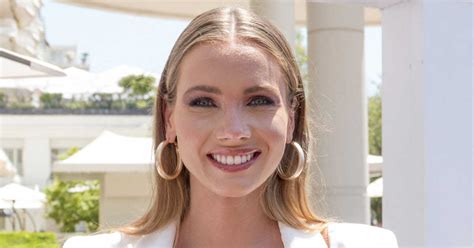 Amandine Petit sexy en bikini elle ose un mini triangle et slip lacé Femmeactuelle fr