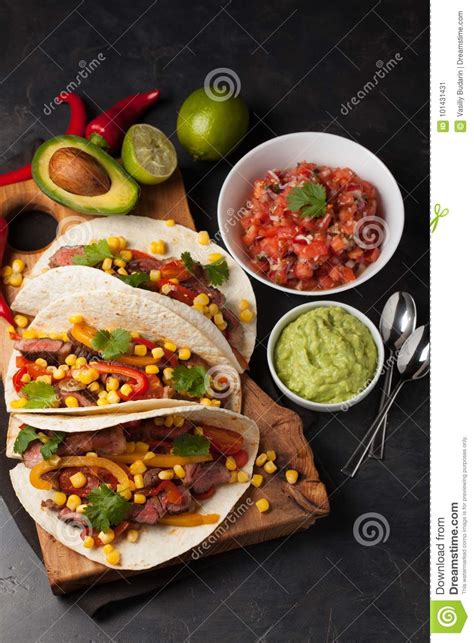 Tres Tacos Mexicanos Con Carne De Vaca Veteada Angus Negro Y Las