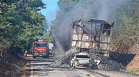 Ve Culo Pega Fogo Ap S Colidir Carreta De Carv O Na Mg Em Jo O