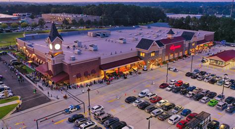 1st Wegmans grocery store in NC opens in Raleigh, large crowds show up ...