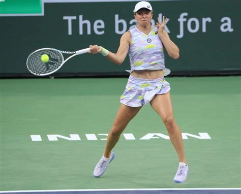 Iga Swiatek Simona Halep Cruise Into Indian Wells Semis Tennis