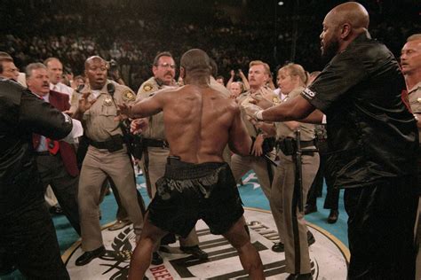 Policemen Have To Face Mike Tyson Mad Just After He Bit Holyfields Ear