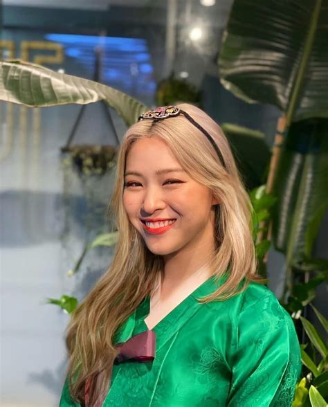 Itzy Ryujin 류진 🐵 Compartilhou Uma Publicação No Instagram “long