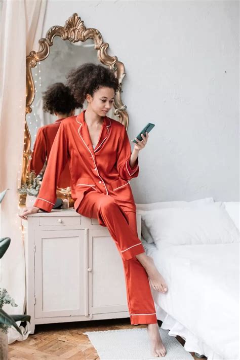 Sevişmek İsteyen Kadın Ne Yapar Nasıl Davranır Women Nightwear How