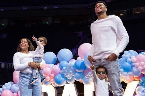 Giannis Antetokounmpo and Girlfriend Mariah Riddlesprigger Expecting ...