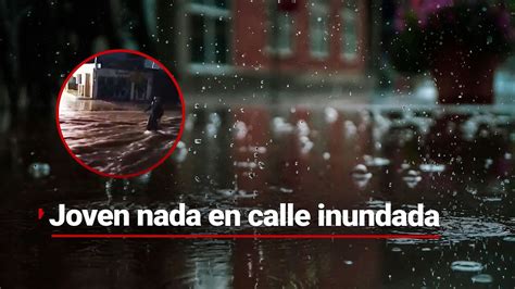 Imprudencia Total Joven Nada En Calle Inundada Y Alarma A Los