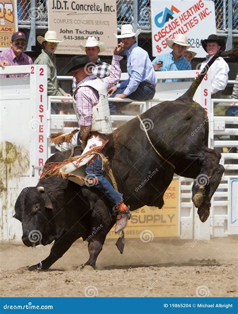 Bull Riding Sisters Oregon Prca Pro Rodeo 2011 Editorial Stock Image