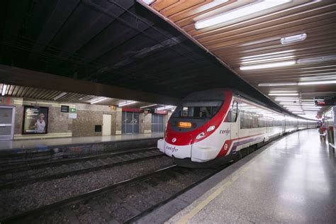 Renfe expide casi 254 000 abonos gratuitos de Cercanías y Media