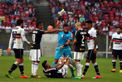 Santa Cruz empata o Figueirense na Arena Pernambuco e cai para o 8º