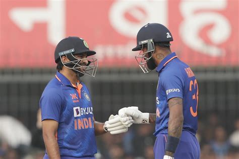 Ind Vs Nz 3rd Odi Live भारत ने न्यूजीलैंड को दिया 386 रनों का लक्ष्य