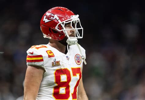 Travis Kelce desmiente rumores falsos sobre su casa de 3 millones de