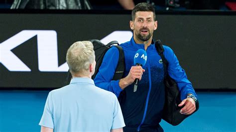 Novak Djokovic O Locutor Australiano Tony Jones Pede Desculpas Ao 24