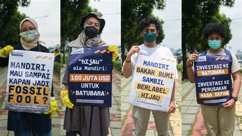 Foto Aktivis Lingkungan Hidup Gelar Aksi Bersih Bersih Bank