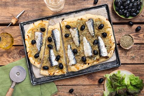 Pissaladière aux sardines aux herbes de Provence Phare d Eckmühl